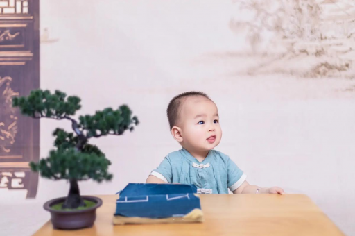 海东宝宝喊肚子疼怎么回事